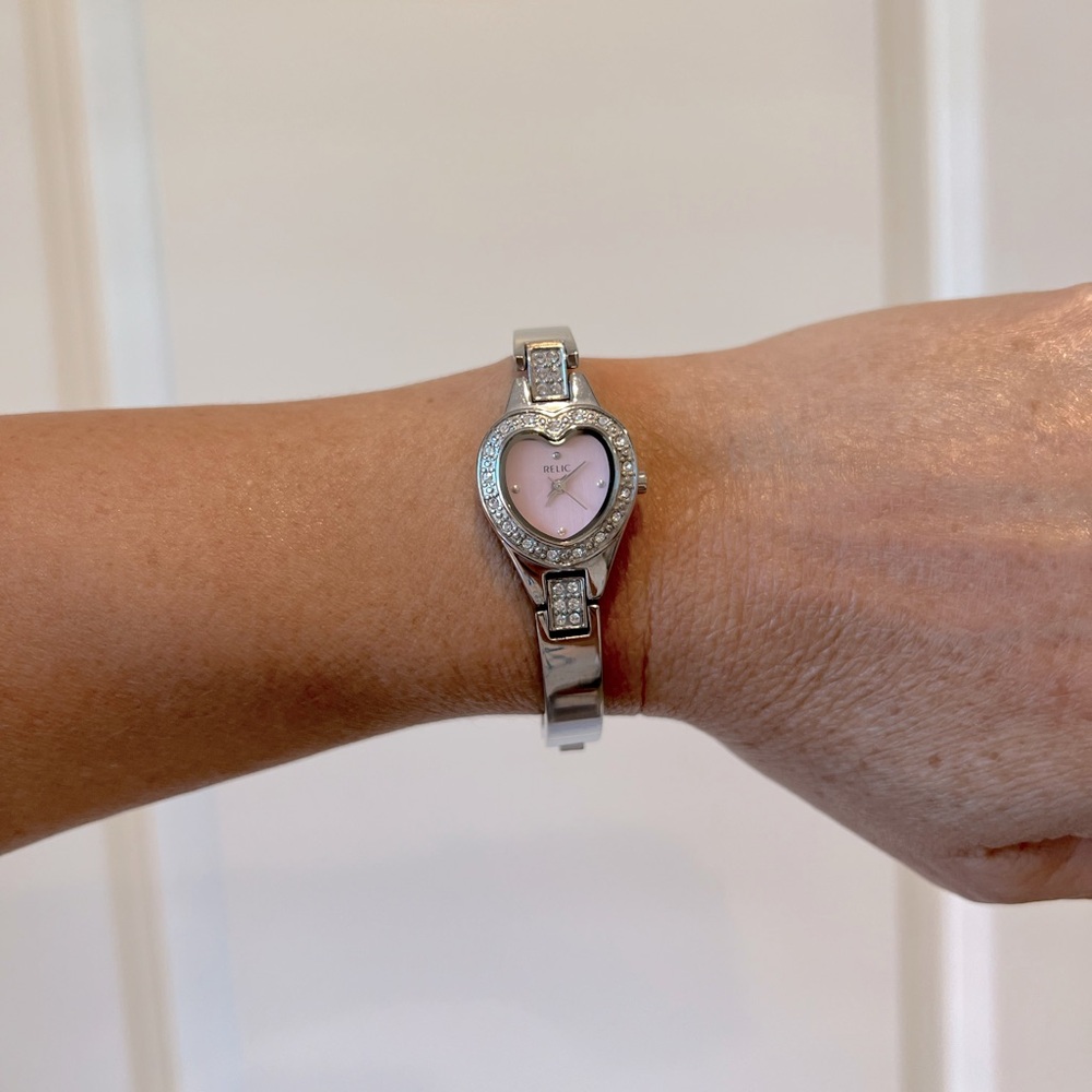 💗Cute Relic Pink Heart Dial Silver Watch